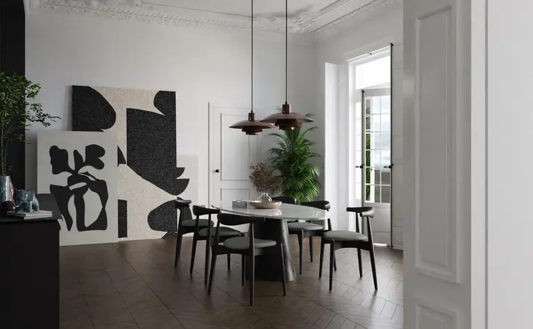 Wnętrze jadalni w stylu art deco z drewnianym stołem, czarnymi krzesłami i nowoczesną sztuką.