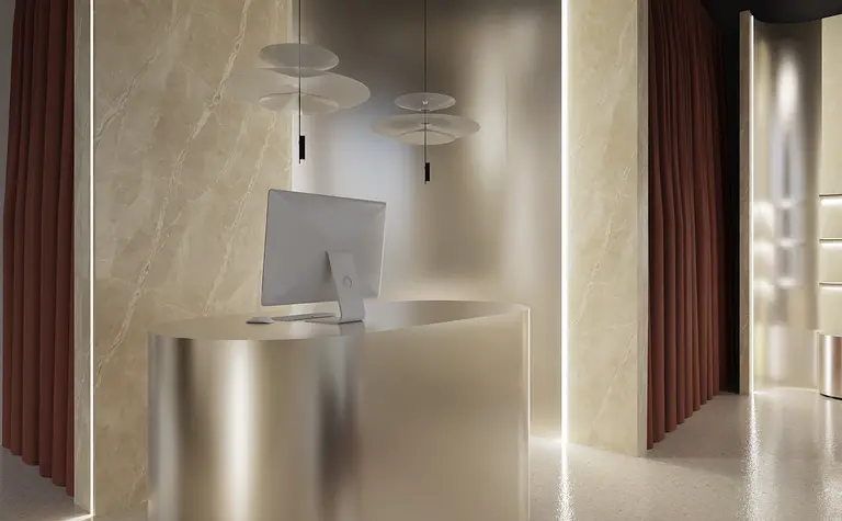 Wnętrze biura w stylu glamour i minimalistycznym z nowoczesnym biurkiem