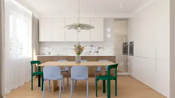 Wnętrze jadalni w stylu art deco z drewnianym stołem i zielonymi krzesłami.