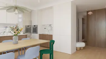 Wnętrze kuchni w stylu art deco i vintage z drewnianym stołem oraz kwiatami.