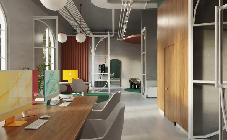 Wnętrze biura z drewnianym biurkiem, kolorowymi monitorami i minimalistycznym designem