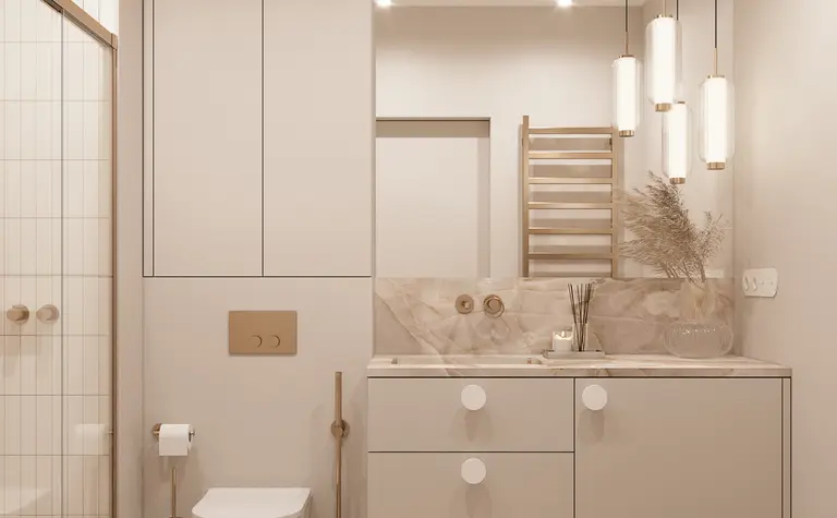 Nowoczesna łazienka w stylu glamour z beżowymi meblami i złotymi detalami.
