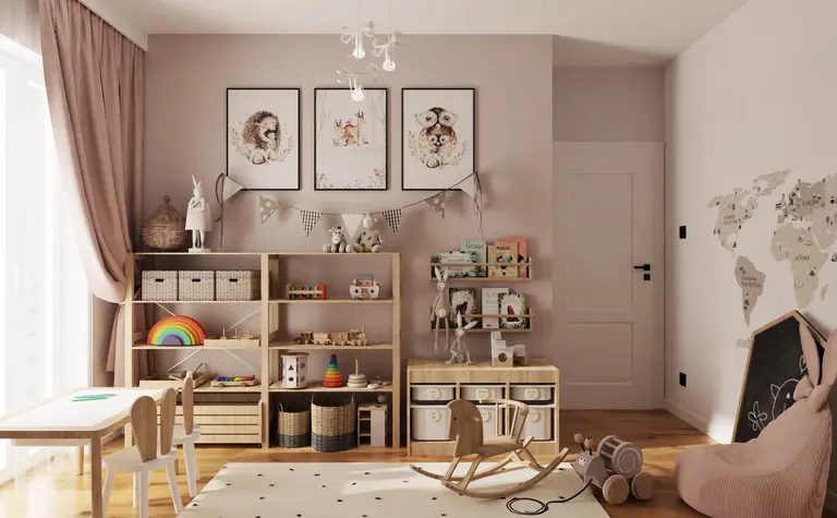 Pokój dziecięcy w stylu boho i skandynawskim z drewnianymi meblami, zabawkami i dekoracjami.
