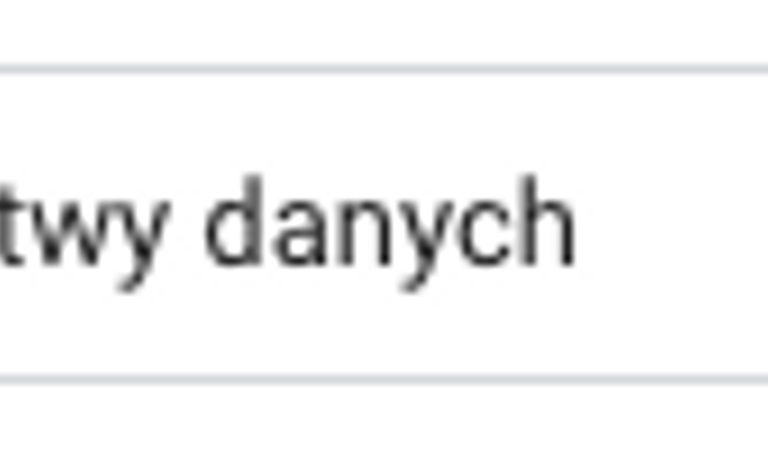 Gabinet w stylu art deco z brązowym biurkiem i białymi akcentami