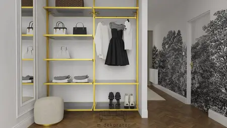 Garderoba z złotymi półkami, czarną sukienką i eleganckimi dodatkami glamour.