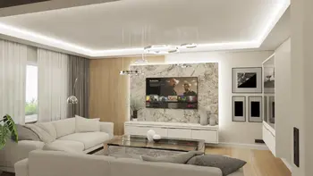 Stylowy salon z białą sofą, marmurową ścianą i nowoczesnym oświetleniem w stylu glamour.
