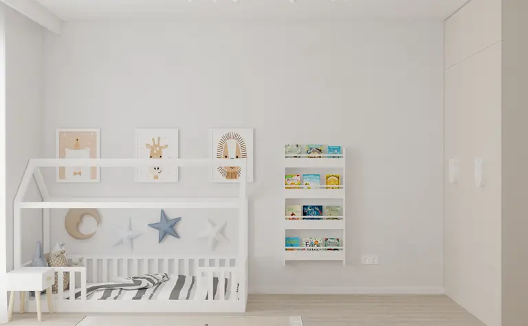 Pokój dziecięcy w stylu minimalistycznym z białym łóżeczkiem, półką na książki i jasnymi akcentami.