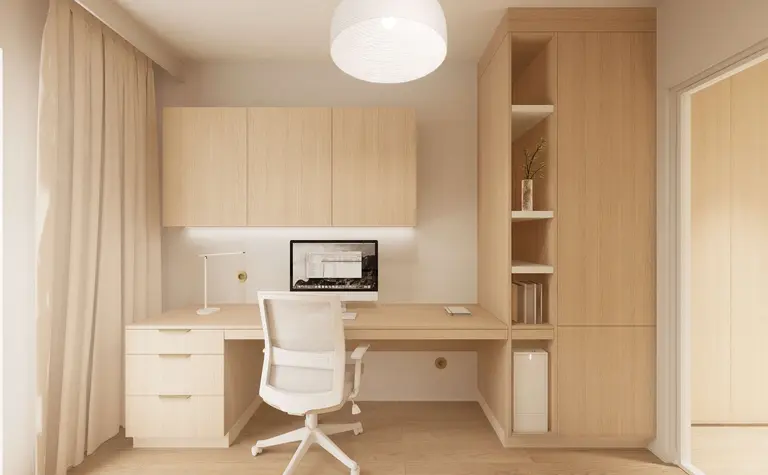 Gabinet w stylu japandi i minimalistycznym z drewnianym biurkiem i białym krzesłem.