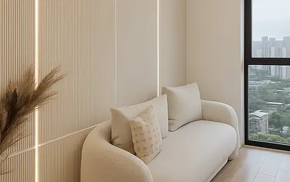 Wnętrze salonu z beżową sofą, drewnianą podłogą i minimalistycznym stylem.