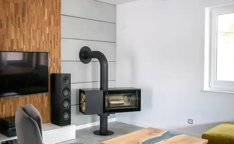 Wnętrze salonu z elementami industrialnymi i minimalistycznymi, w nowoczesnym stylu.