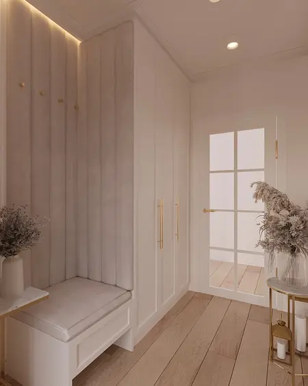 Przedpokój w stylu quiet luxury z jasnymi meblami i drewnianą podłogą.