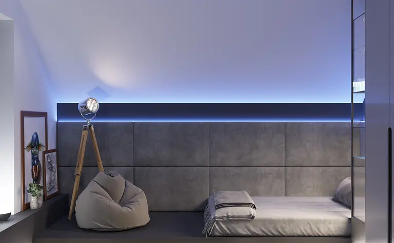 Nowoczesny pokój z szarym łóżkiem, podświetleniem LED i fotelami w stylu boho.