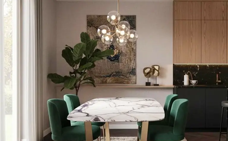 Nowoczesna jadalnia z zielonymi krzesłami i marmurowym stołem w stylu quiet luxury, soft minimalizm.