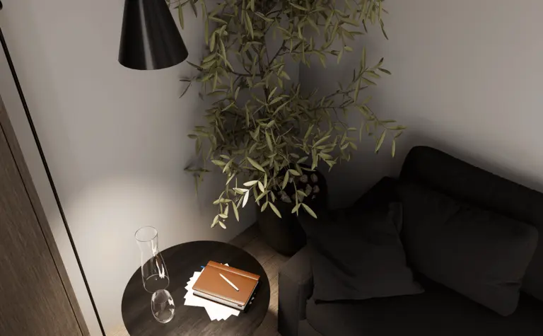 Wnętrze salonu z minimalistycznym designem, czarną sofą, drewnianym stolikiem oraz roślinnością.