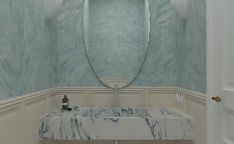 Toaleta z marmurową umywalką, niebieską ścianą, styl art deco, minimaluxe, quiet luxury.