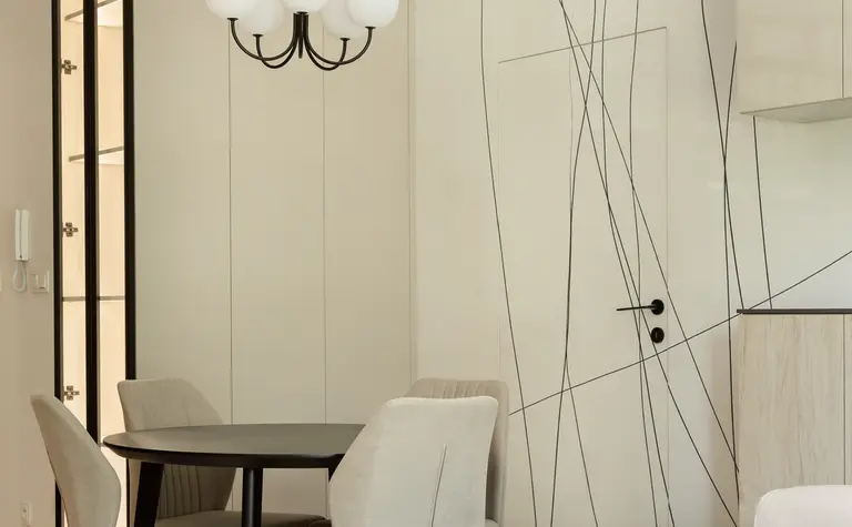 Jadalnia z minimalistycznym stołem i nowoczesnymi akcentami, styl soft minimalizm.