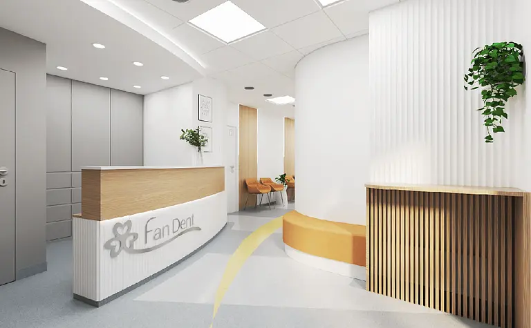 Recepcja z minimalistycznym wystrojem, drewniane akcenty i rośliny.