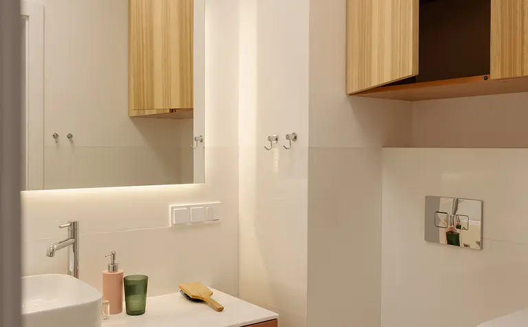 Minimalistyczna łazienka z nowoczesnymi akcentami, skandynawski styl, soft minimalizm.