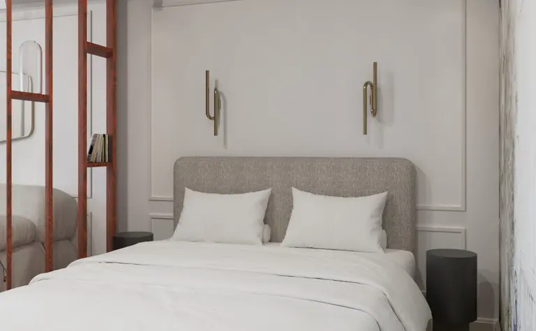 Sypialnia w stylu art deco i tradycyjnym z białym łóżkiem i dekoracyjną ścianą.
