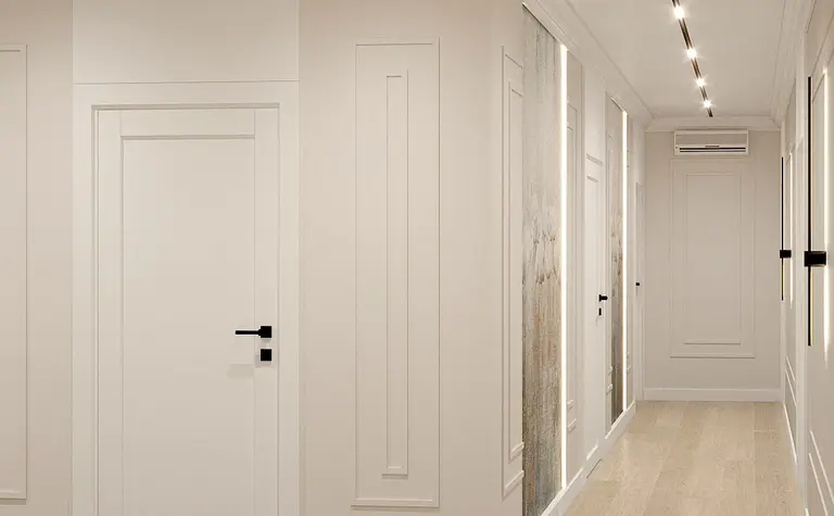 Korytarz z białymi ścianami, drewnianą podłogą, oświetleniem LED, styl art deco, glamour, nowoczesny.