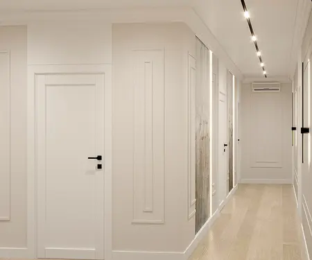 Korytarz z białymi ścianami, drewnianą podłogą, oświetleniem LED, styl art deco, glamour, nowoczesny.
