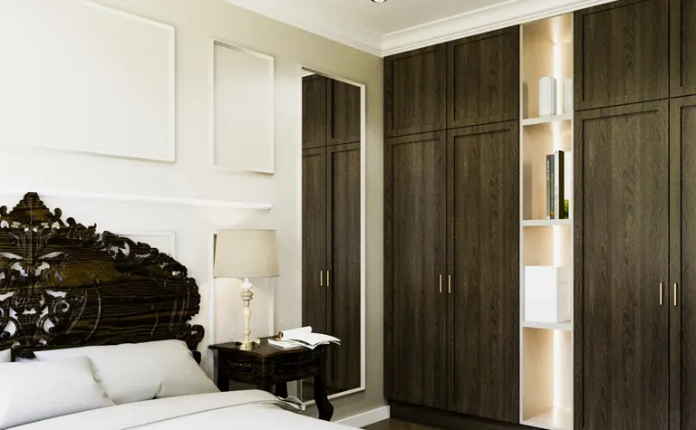 Sypialnia w stylu art deco, eklektycznym i minimalistycznym z ciemnymi meblami i jasnymi detalami.