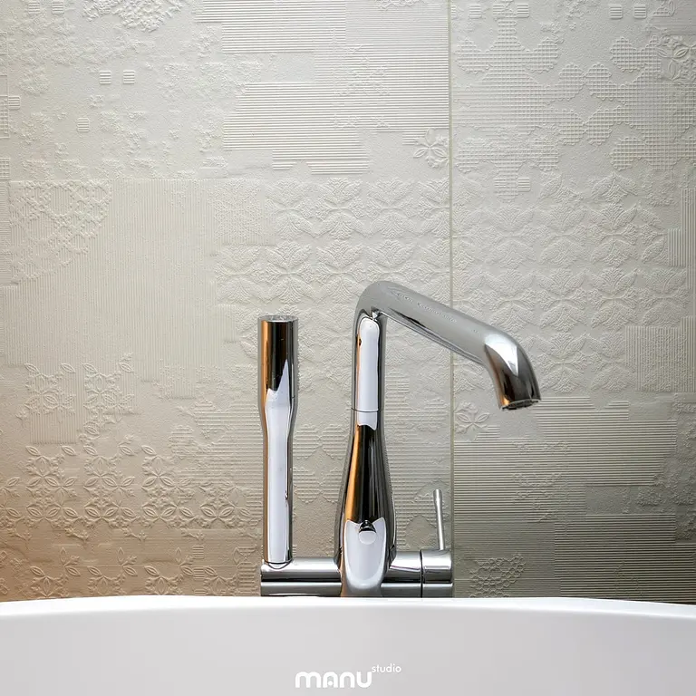 Bateria umywalkowa w łazience, industrialny, minimalistyczny, nowoczesny, skandynawski, soft minimalizm