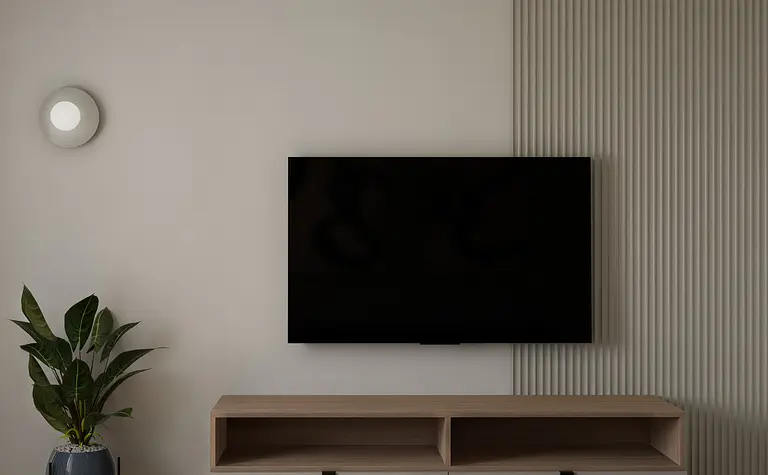 Wnętrze salonu z nowoczesnym oświetleniem, telewizorem i rośliną w doniczce.