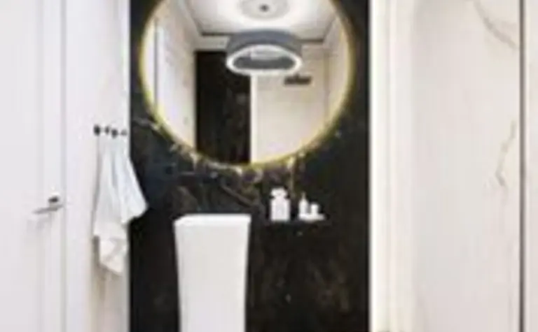 Nowoczesna łazienka z glamour elementami i quiet luxury wykończeniem