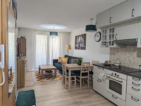 Wnętrze kuchni z elementami art deco, prowansalskimi i skandynawskimi.