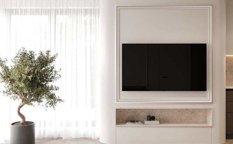 Wnętrze salonu z minimalistycznym wystrojem, telewizorem i roślinnością
