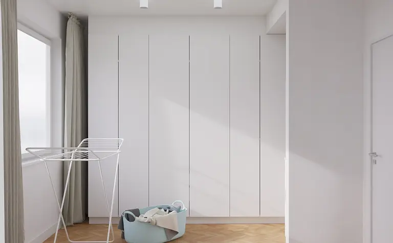 Przedpokój w stylu japandi, minimalistycznym i nowoczesnym z białymi meblami.
