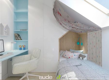 Pokój dla dzieci z biurkiem, niebieskimi akcentami i łóżkiem z baldachimem