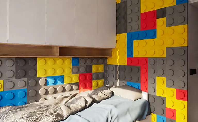 Pokój dziecięcy w stylu eklektycznym ze ścianą z klocków LEGO i łóżkiem.