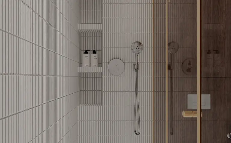 Minimalistyczna łazienka z prysznicem, vintage elementami i drewnianymi detalami.