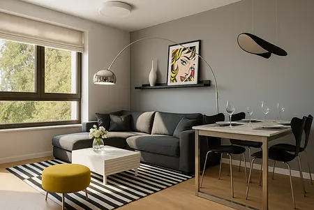 Wnętrze salonu w stylu eklektycznym z szarymi meblami, żółtym pufem i nowoczesną lampą.