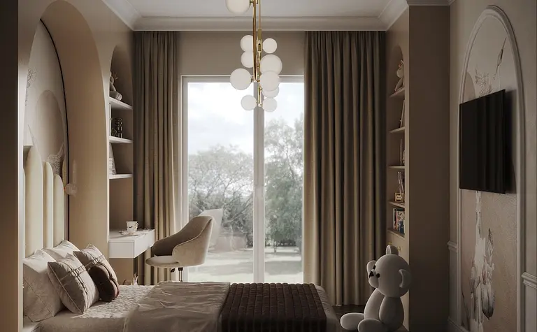 Sypialnia z jasnymi kolorami, dużym oknem i lampą w stylu quiet luxury.