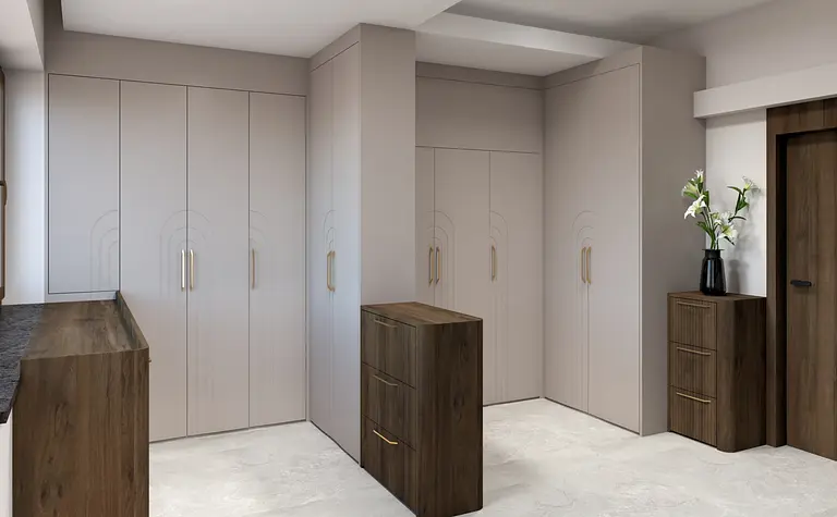 Garderoba z beżowymi meblami i drewnianymi detalami w stylu współczesnym.