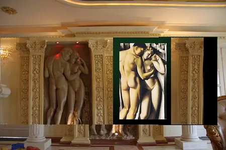 Wnętrze z rzeźbą pary i obrazem w stylu art deco, eklektycznym, glamour, quiet luxury.