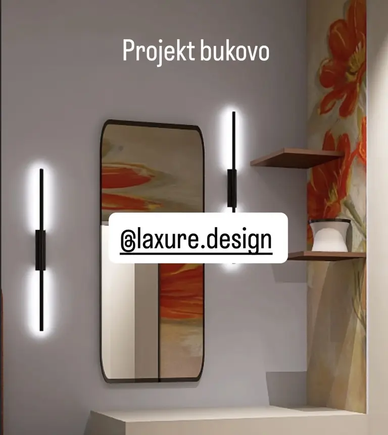 Minimalistyczne wnętrze z lustrem, półkami i akcentami kolorystycznymi w stylu japandi.