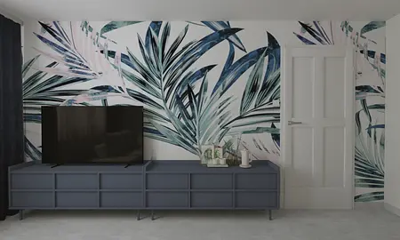Wnętrze z telewizorem na szafce, roślinnym muralem i niebieskimi akcentami.