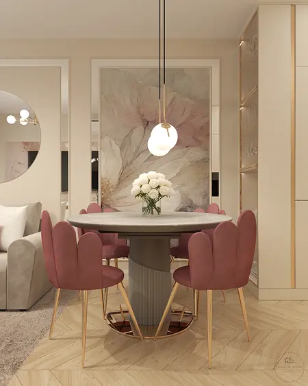 Jadalnia z różowymi krzesłami i okrągłym stołem w stylu glamour i nowoczesnym.