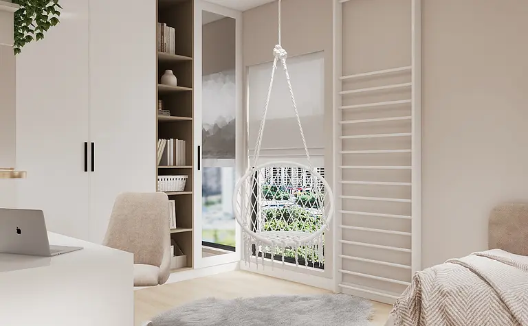Wnętrze pokoju z białymi meblami, wiszącym fotelem i elementami glamour i japandi.