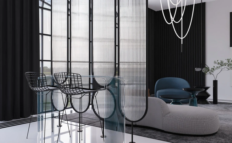 Nowoczesne wnętrze w stylu art deco z czarnymi zasłonami i eleganckimi meblami.