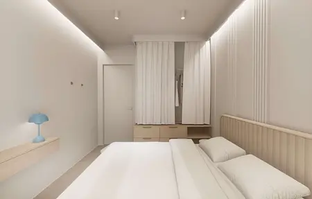 Minimalistyczna sypialnia z elementami japandi i quiet luxury, jasne kolory, drewniane akcenty.