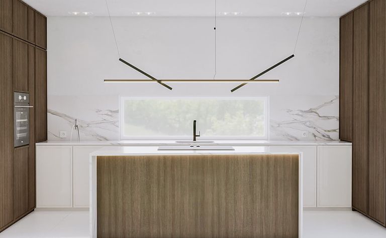 Kuchnia minimalistyczna z drewnianymi meblami i nowoczesnym oświetleniem.