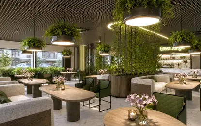 Wnętrze restauracji z roślinami, drewnianymi meblami i jasnymi dekoracjami.