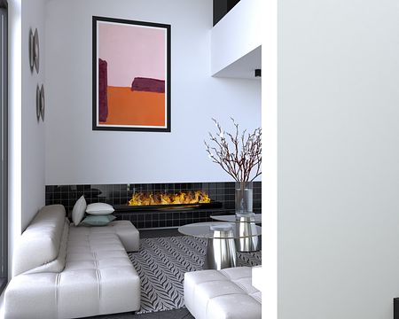 Wnętrze nowoczesnego salonu z jasną kanapą i kominkiem.