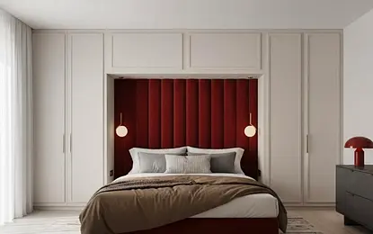 Stylowa sypialnia z czerwonym zagłówkiem, białymi meblami i dodatkami w quiet luxury.