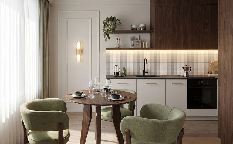 Nowoczesna kuchnia z drewnianymi meblami, zielonymi krzesłami i minimalistycznym oświetleniem